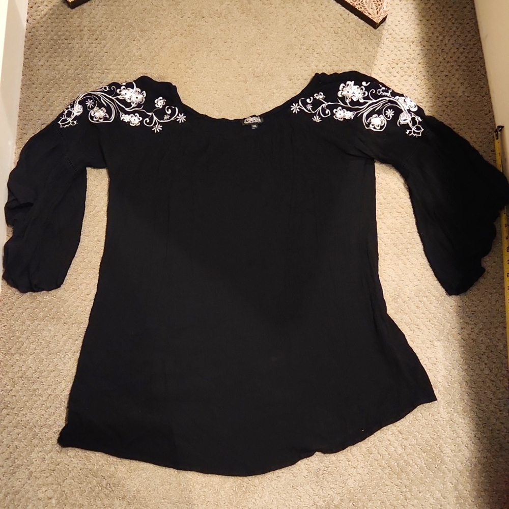 Cowgirl black ladies blouse sz XXL - EMBROIDERED  SLEEVES